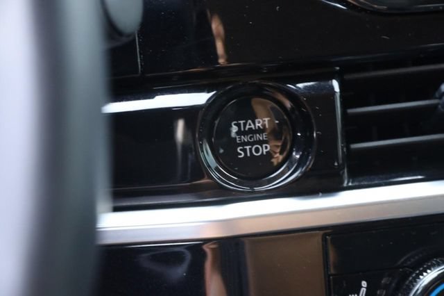 Certified 2025 Nissan Pathfinder SL FWD image 15