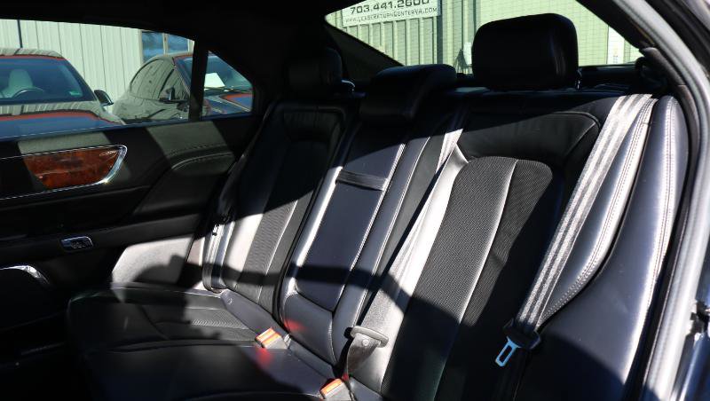 Used 2017 Lincoln Continental Select image 18