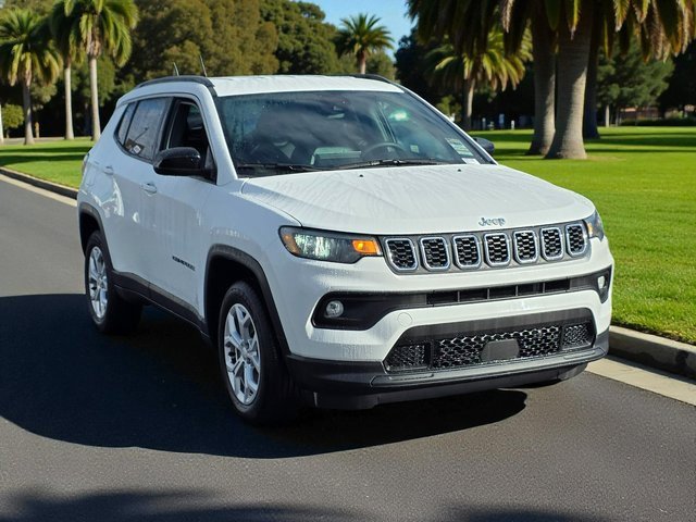 Used 2024 Jeep Compass Latitude image 4