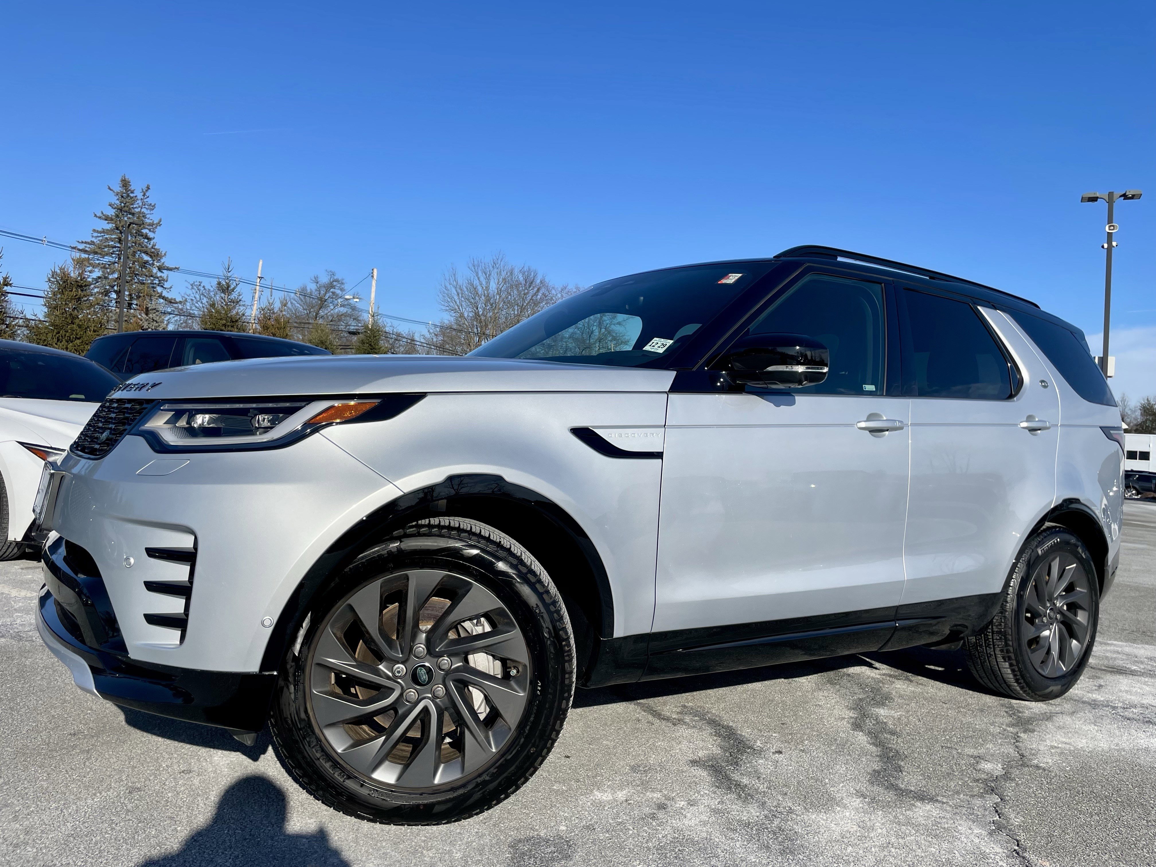Certified 2024 Land Rover Discovery Dynamic SE image 37