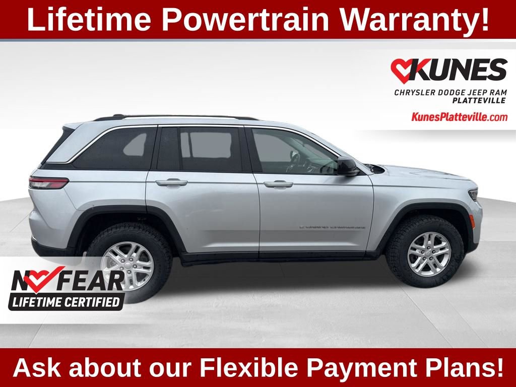 Used 2024 Jeep Grand Cherokee Laredo image 3