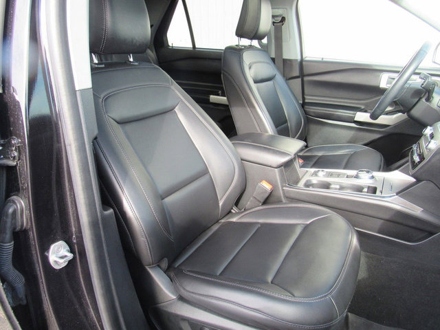 Used 2022 Ford Explorer XLT w/ Equipment Group 202A image 14