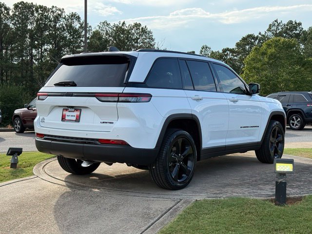 Used 2023 Jeep Grand Cherokee Limited w/ Black Appearance Package RWD image 7