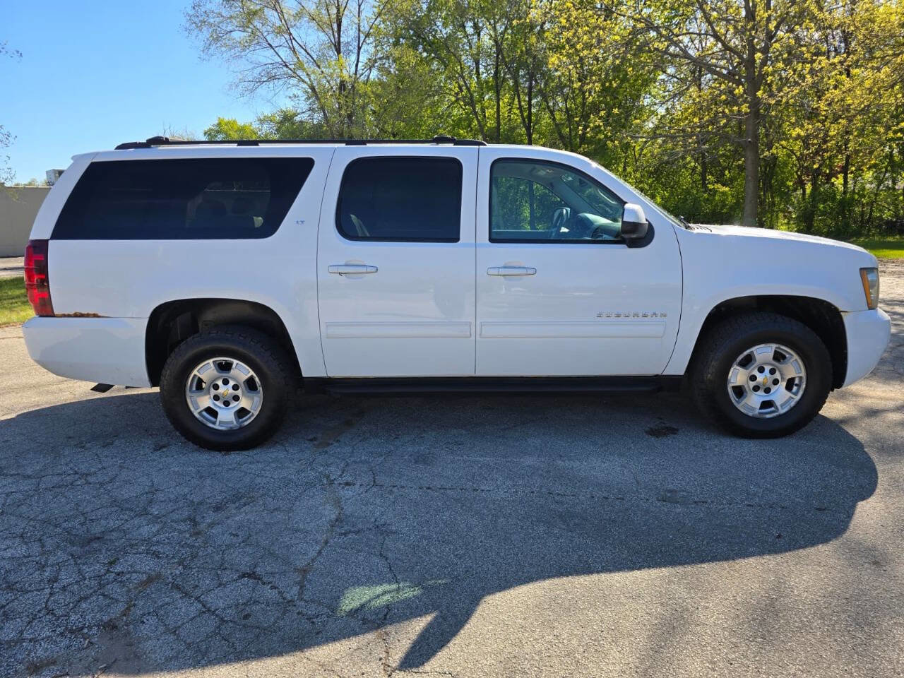 Used 2012 Chevrolet Suburban LT w/ Luxury Package AWD/4WD image 5
