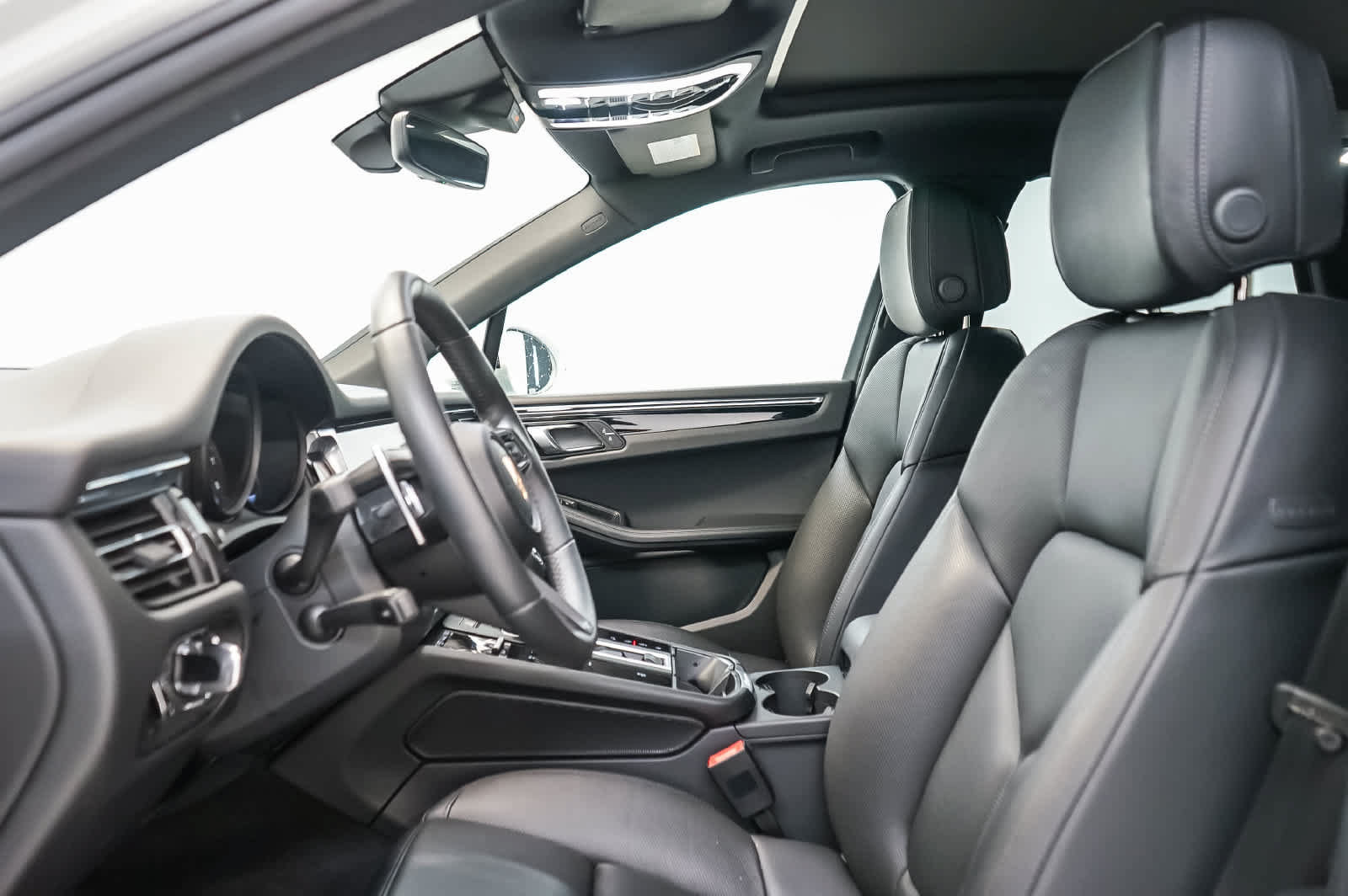 Certified 2026 Porsche Macan AWD/4WD image 23