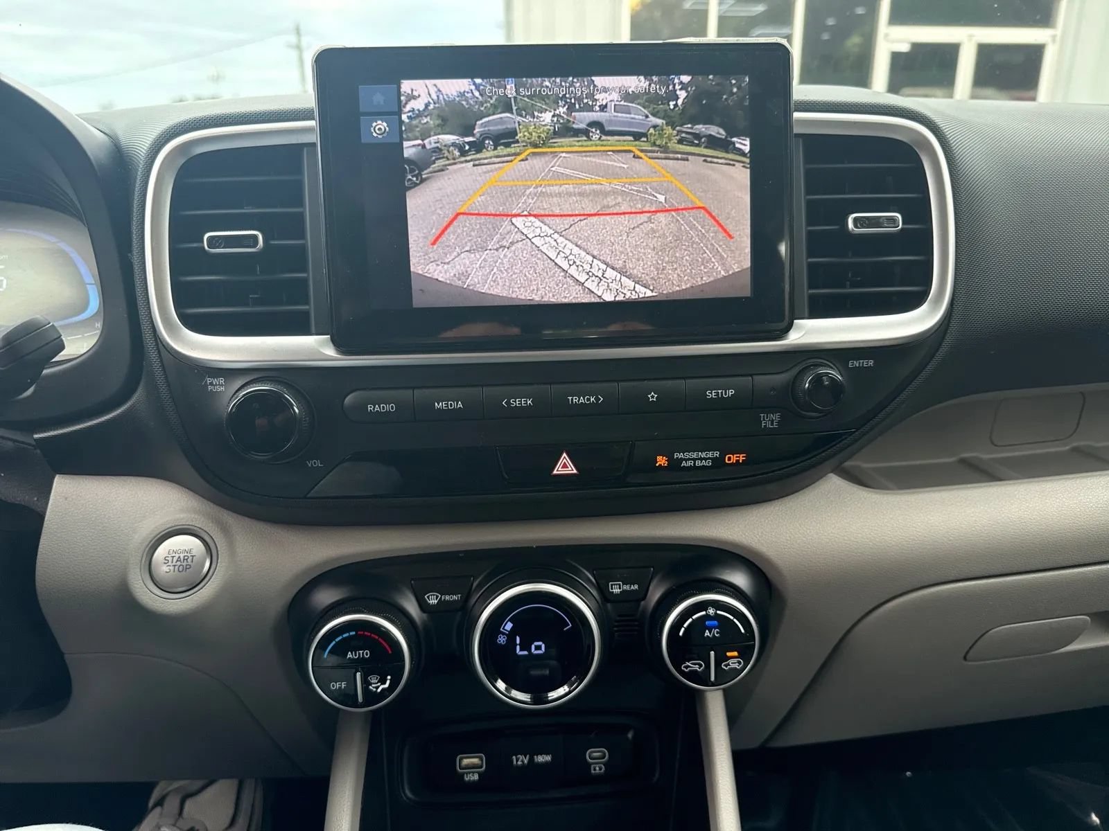Used 2024 Hyundai Venue SEL FWD image 21