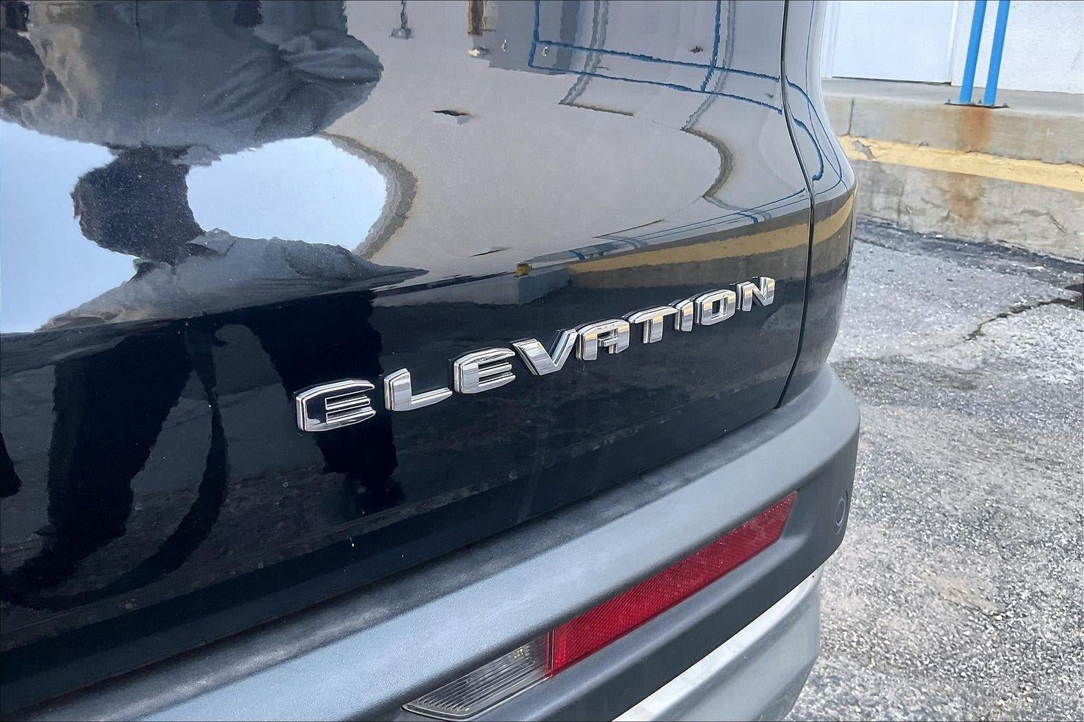 Used 2026 GMC Acadia Elevation w/ Elevation Premium Package FWD image 8