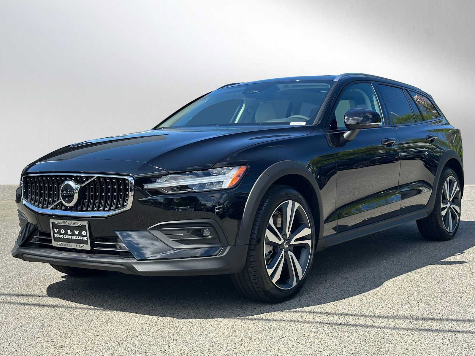 New 2026 Volvo V60 B5 Cross Country Plus w/ Protection Package Premier AWD/4WD image 7