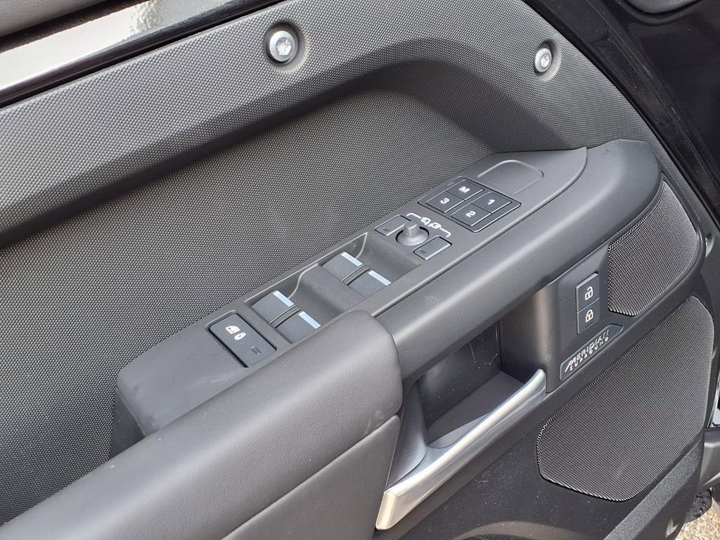 New 2026 Land Rover Defender 110 X-Dynamic SE AWD/4WD image 11