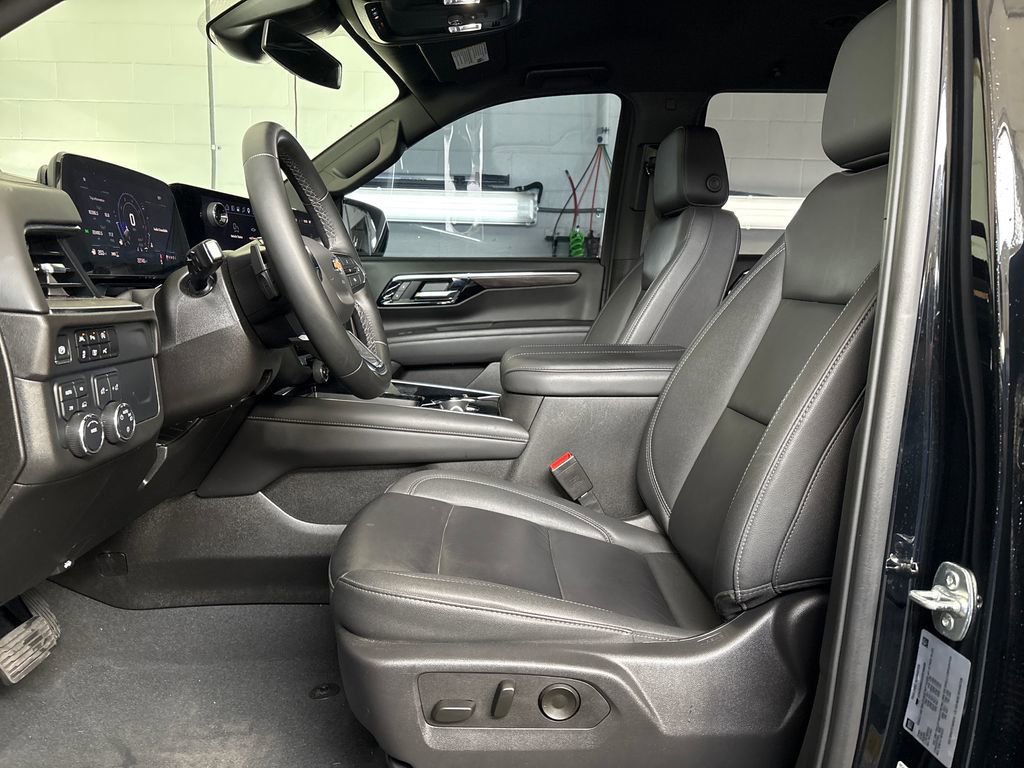 Used 2025 Chevrolet Tahoe LT AWD/4WD image 12
