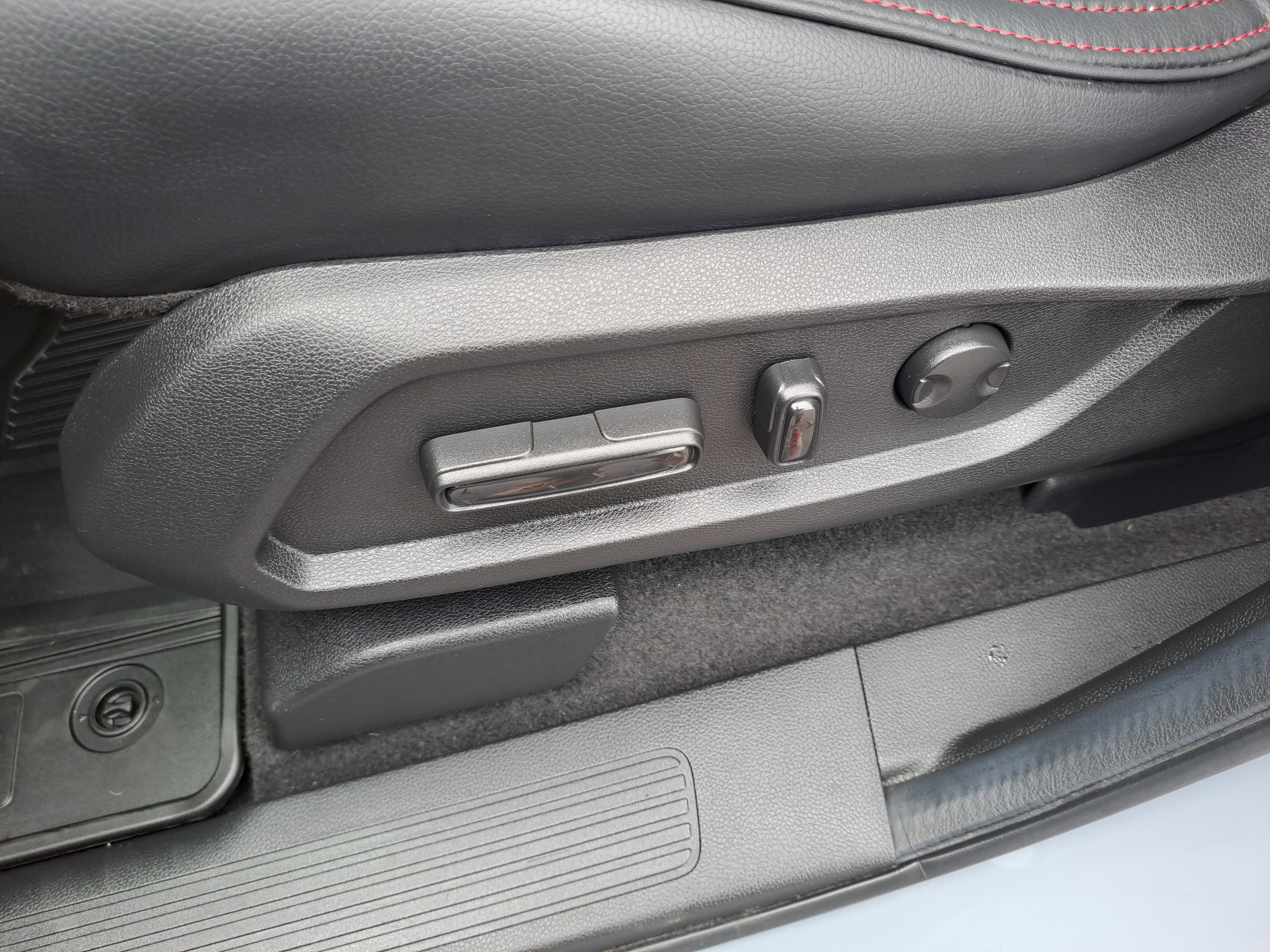 Used 2025 Honda Pilot Black Edition image 14