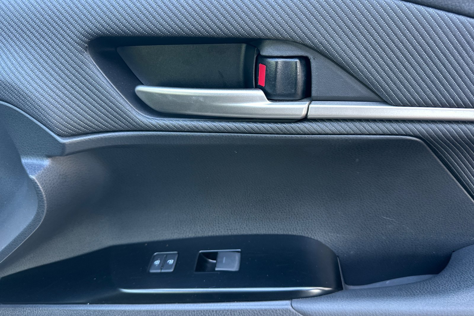 Used 2025 Toyota Camry SE w/ Multimedia Upgrade Package FWD image 19