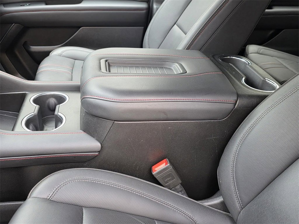 Used 2024 Chevrolet Suburban RST image 9