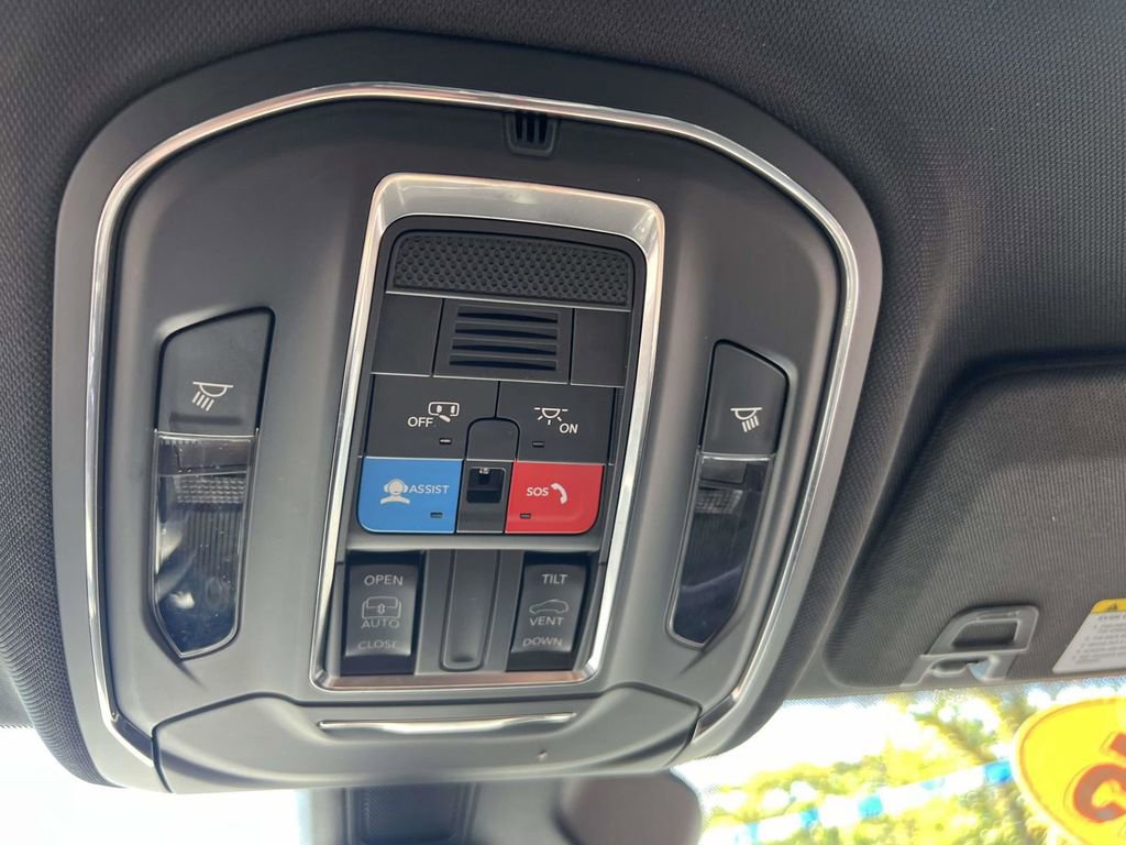 Used 2025 Jeep Grand Cherokee L Laredo image 35