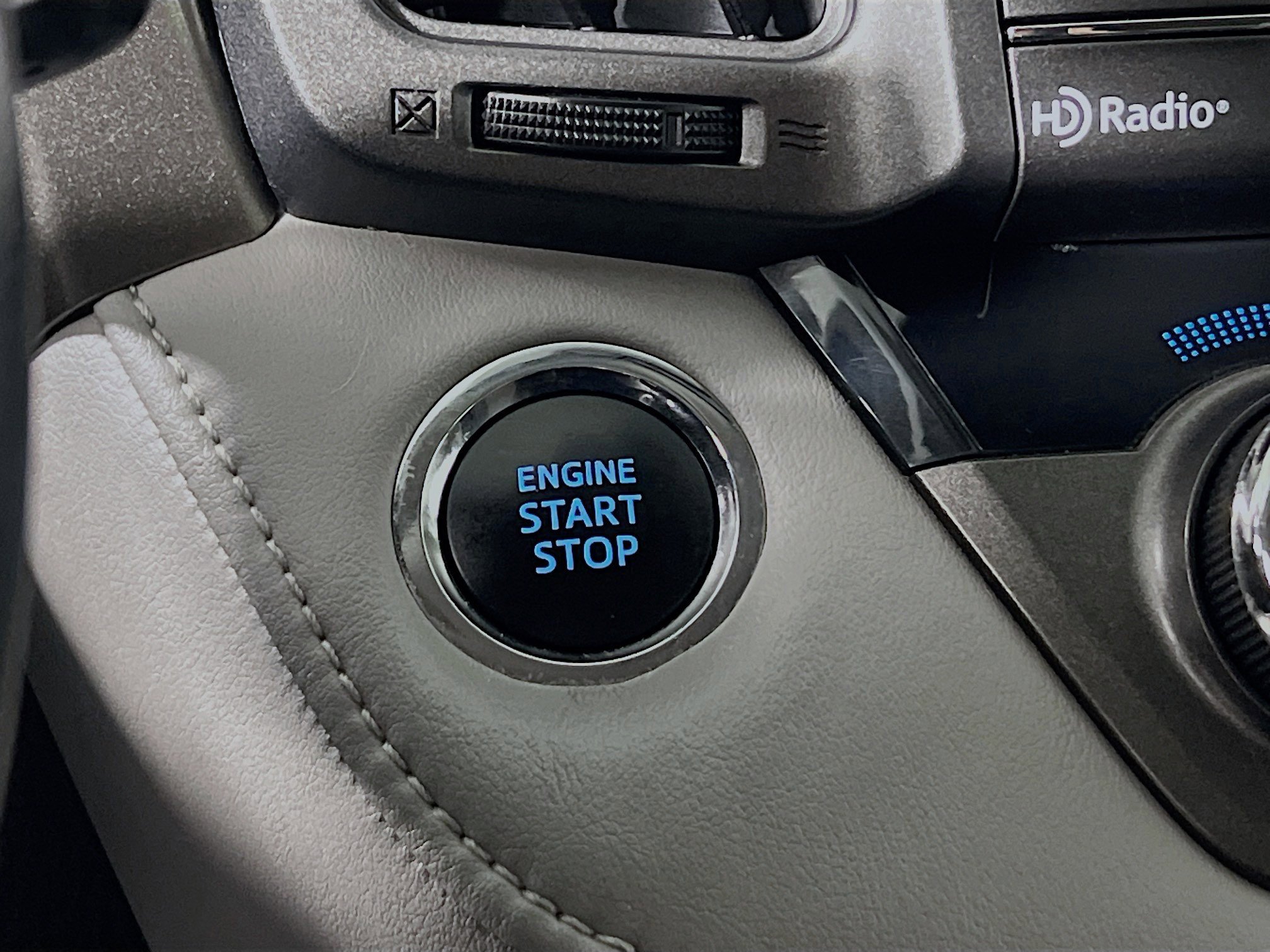 Used 2015 Toyota RAV4 Limited w/ Technology Package image 23