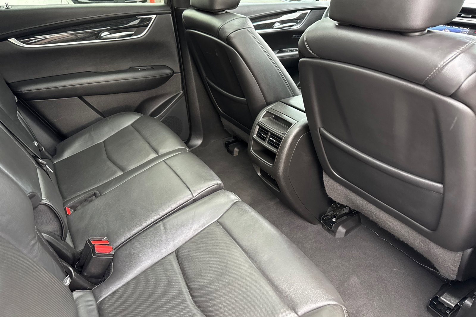 Used 2020 Cadillac XT5 Premium Luxury image 16