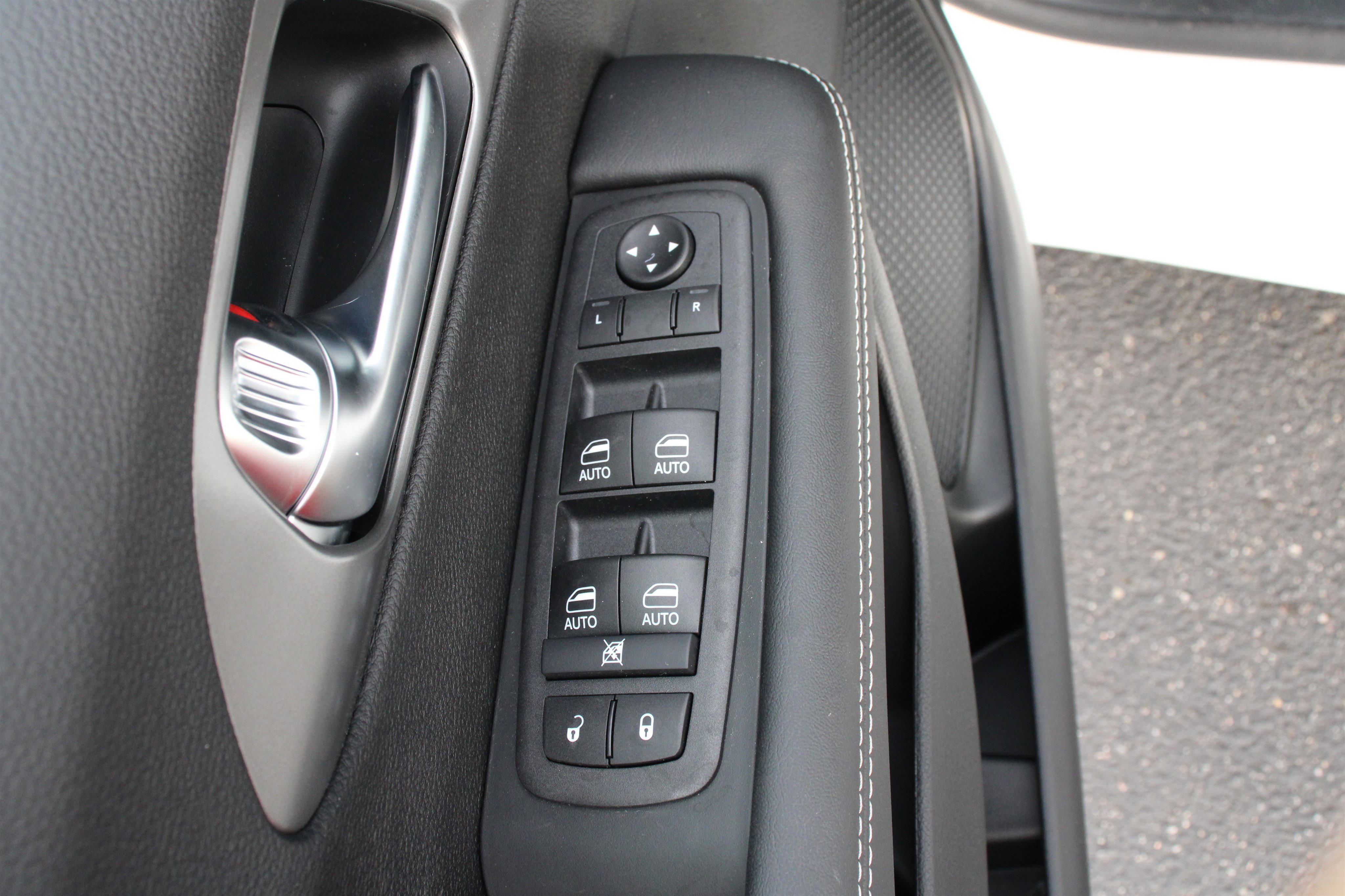 New 2026 Chrysler Pacifica Select AWD/4WD image 8
