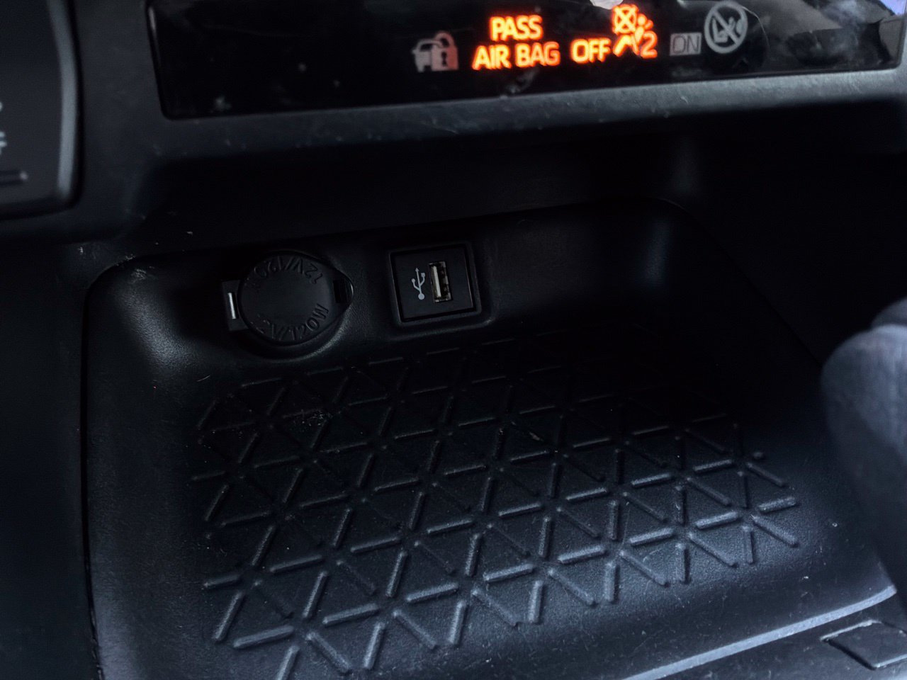 Used 2023 Toyota RAV4 XLE w/ Convenience Package FWD image 27