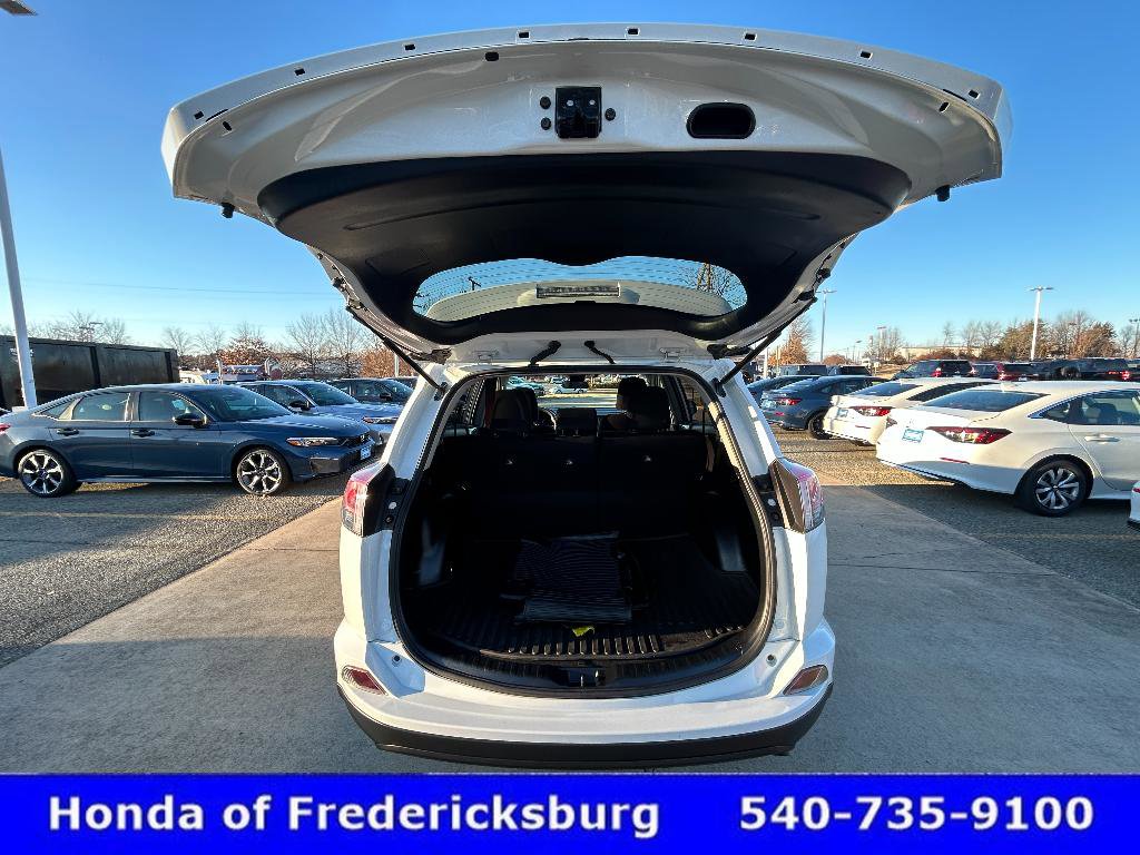 Used 2017 Toyota RAV4 LE image 12