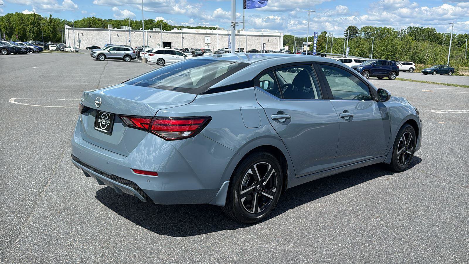 Used 2025 Nissan Sentra SV FWD image 5