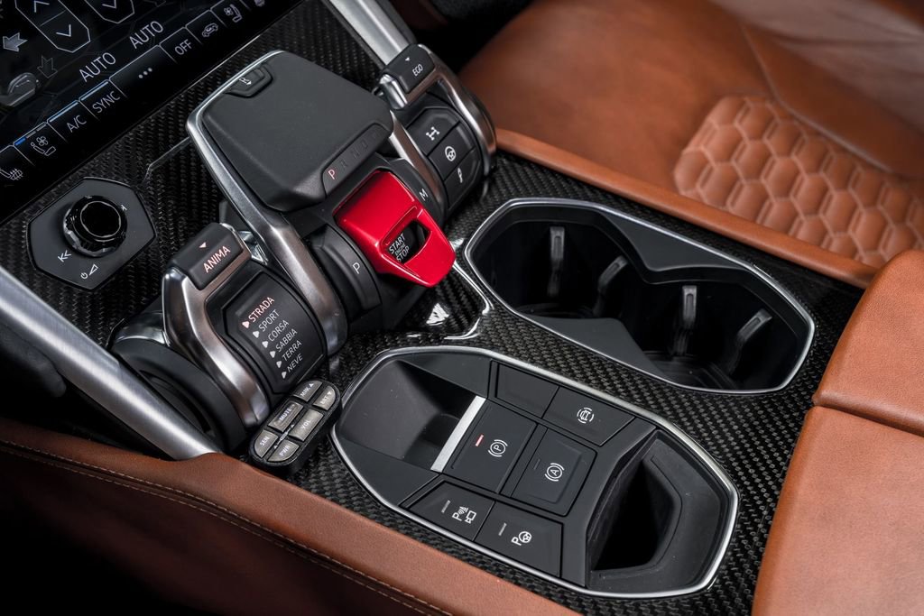 Used 2022 Lamborghini Urus image 28