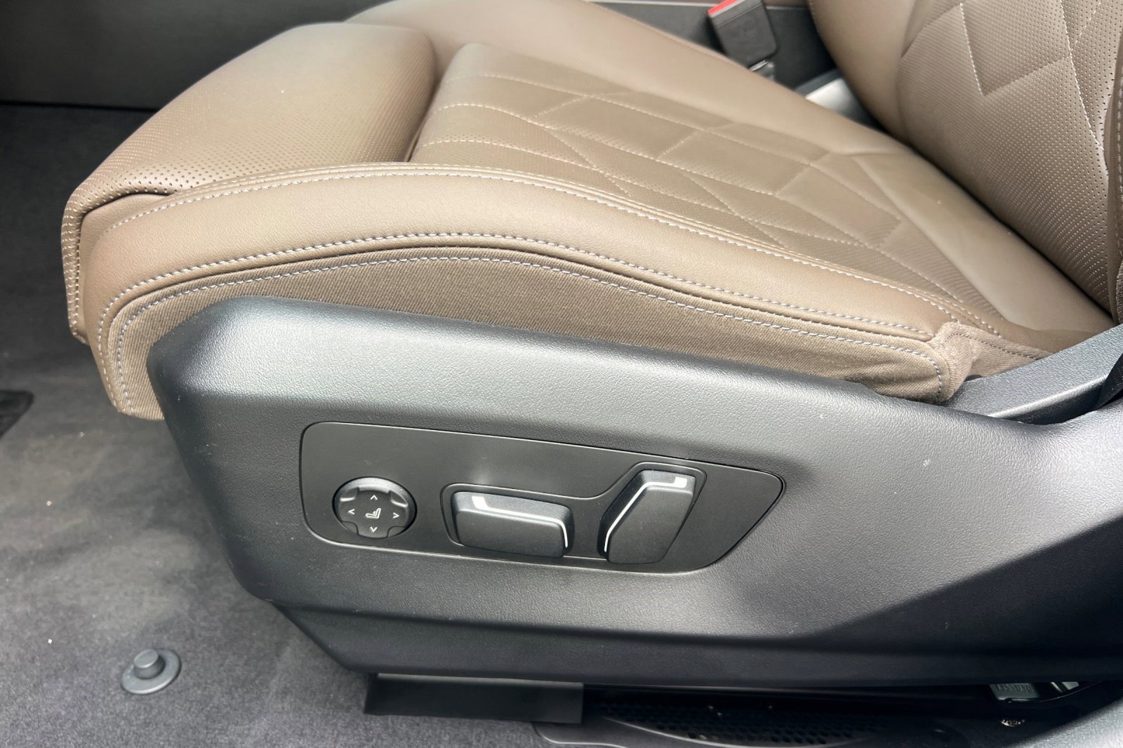 Used 2026 BMW 530i w/ M Sport Package image 15