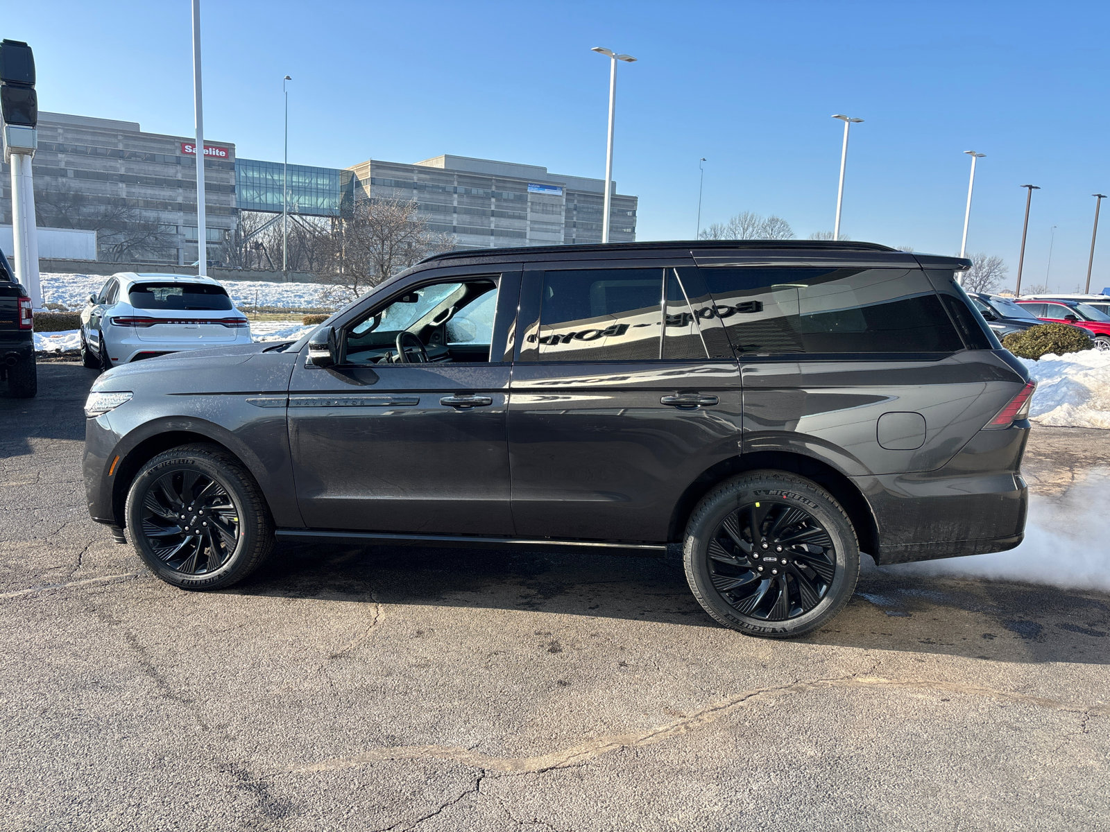 New 2026 Lincoln Navigator Reserve w/ Jet Appearance Package image 4