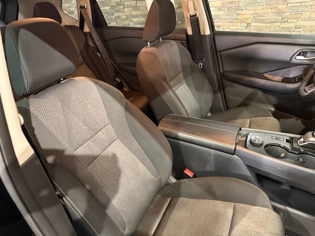 Certified 2025 Nissan Rogue SV image 34