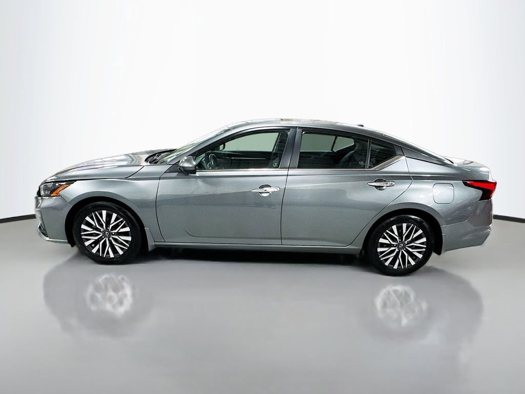 Used 2023 Nissan Altima 2.5 SV w/ SV Premium Package image 9
