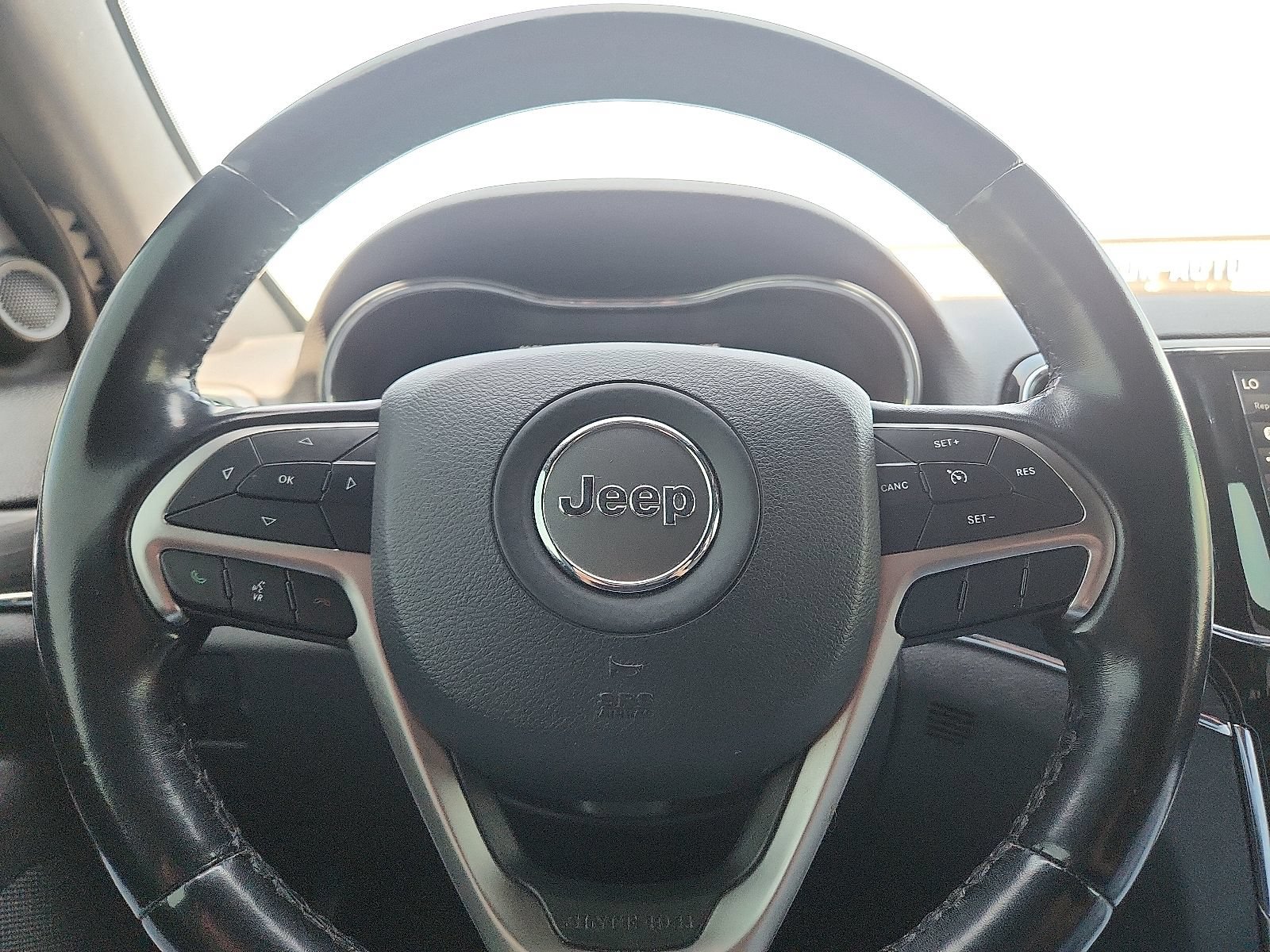 Used 2020 Jeep Grand Cherokee Limited w/ Luxury Group II AWD/4WD image 19