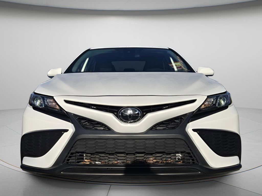 Used 2024 Toyota Camry SE image 5