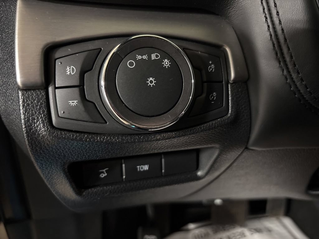 Used 2019 Ford Explorer Platinum AWD/4WD image 18