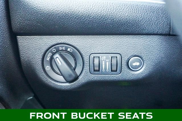 Used 2016 Dodge Challenger SXT image 21