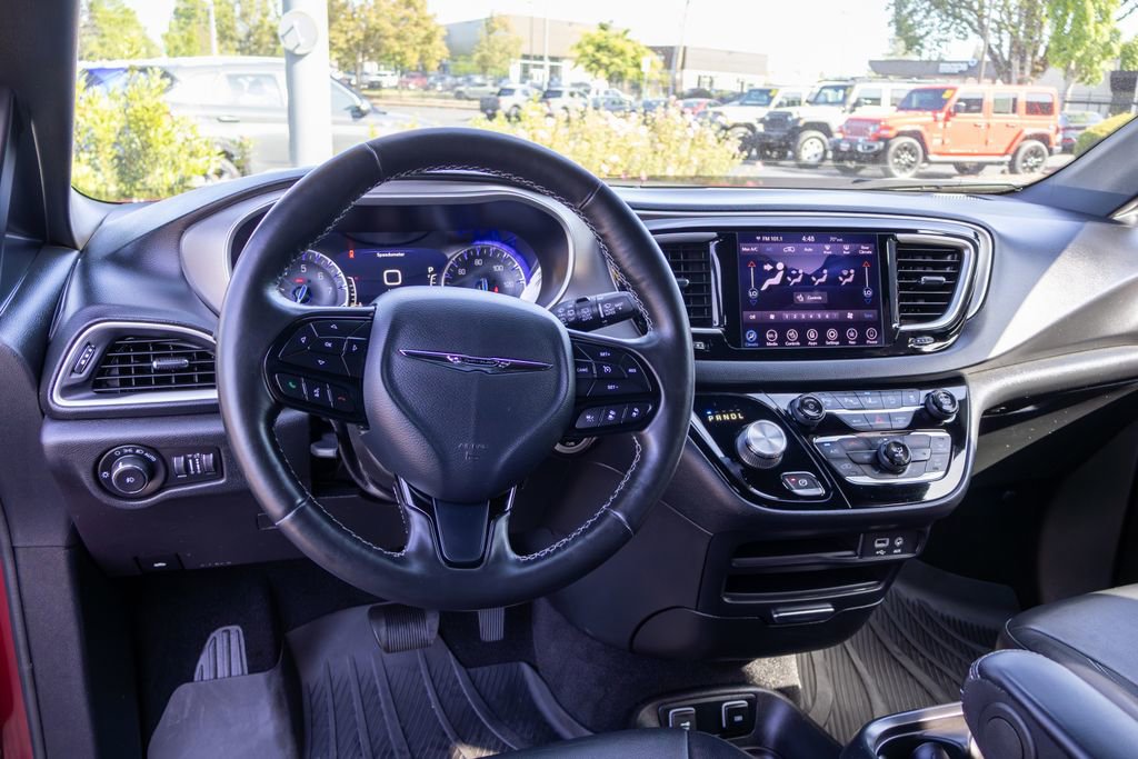 Used 2020 Chrysler Pacifica Touring-L w/ Advanced Safetytec Group AWD/4WD image 16
