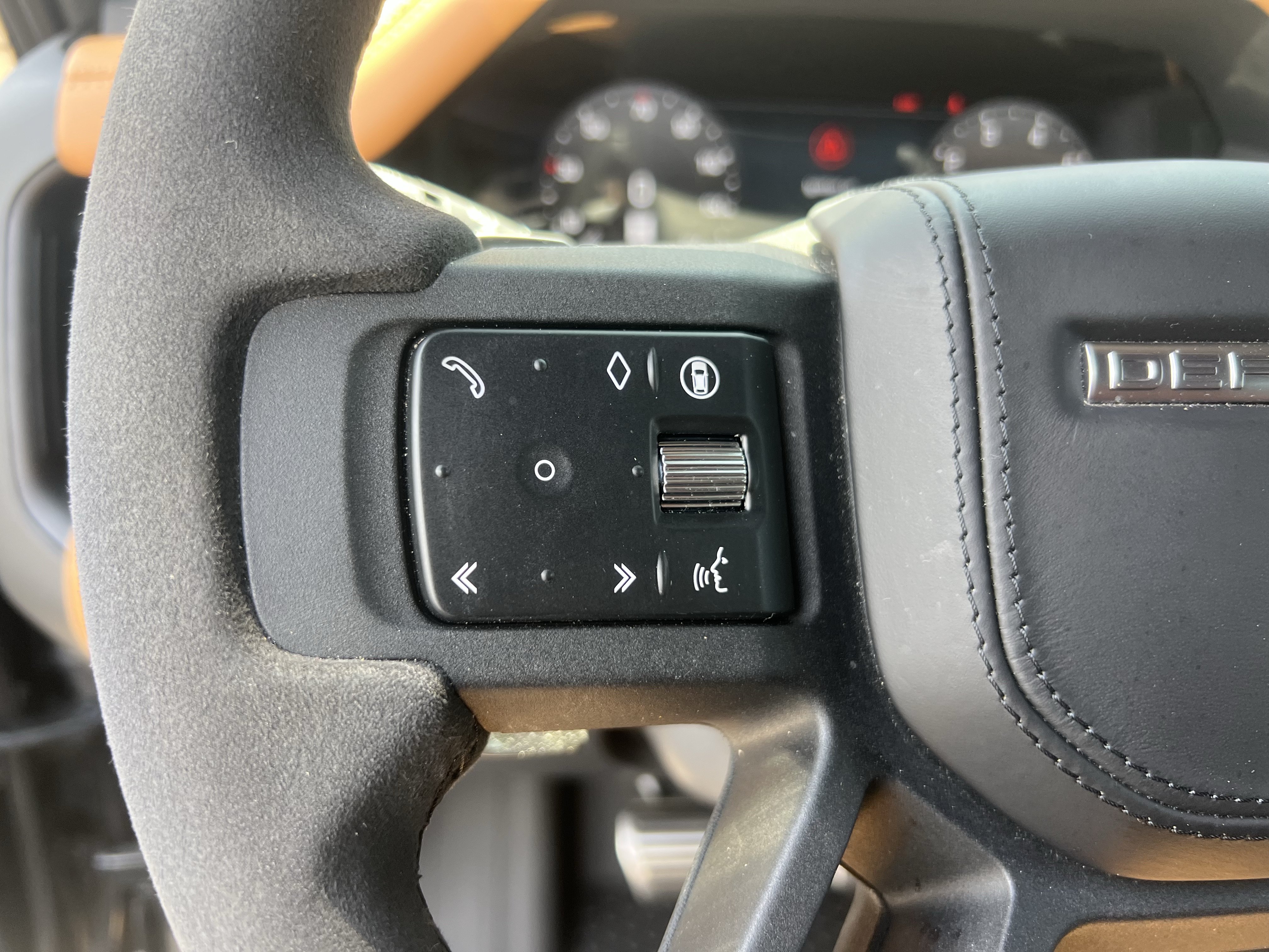 Certified 2024 Land Rover Defender 90 V8 AWD/4WD image 20
