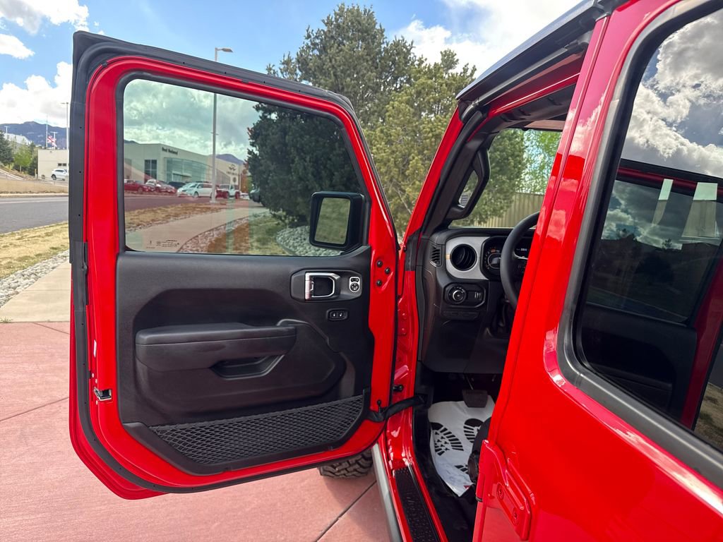 Used 2025 Jeep Wrangler Willys image 11