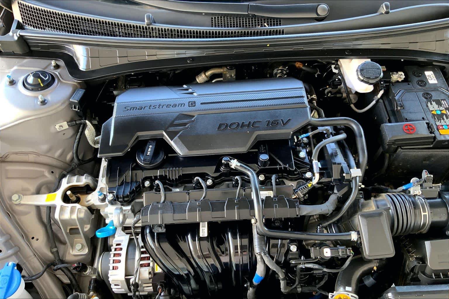 Used 2025 Hyundai Elantra Limited FWD image 33