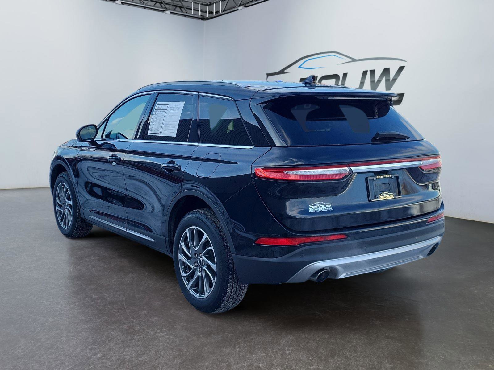 Used 2022 Lincoln Corsair Standard w/ Equipment Group 101A image 5