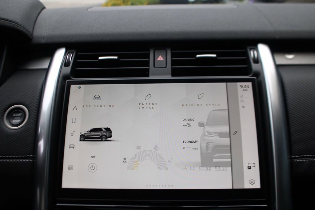 Certified 2024 Land Rover Discovery Dynamic SE image 17