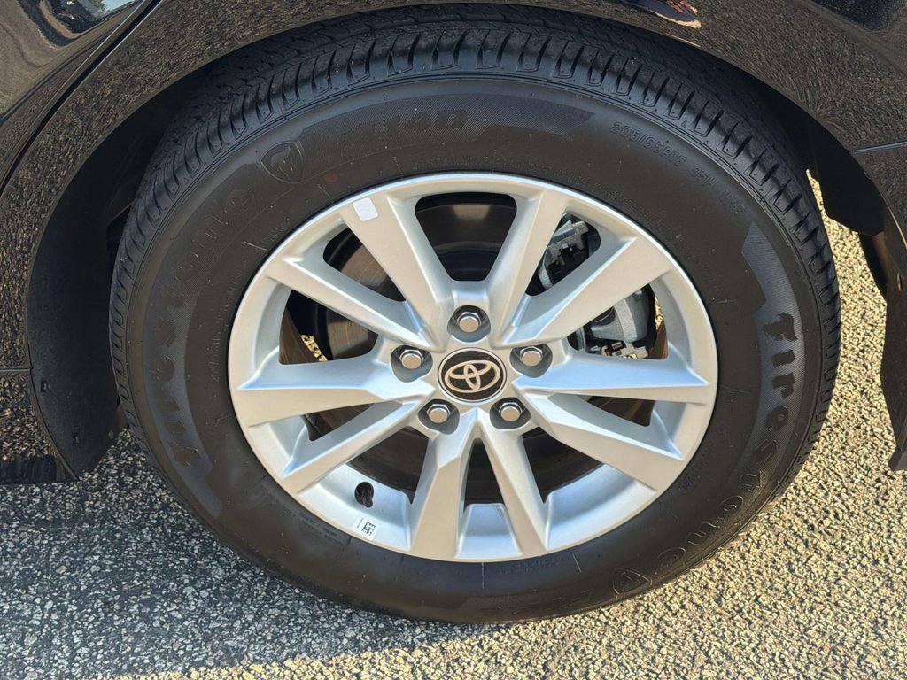 Certified 2025 Toyota Camry LE w/ Convenience Package image 30