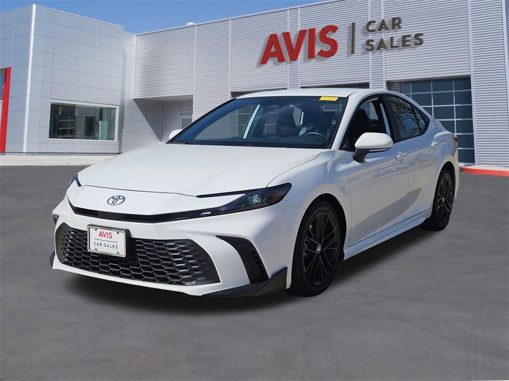Used 2025 Toyota Camry SE image 1