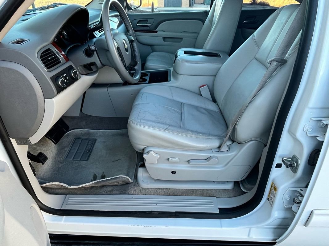 Used 2010 Chevrolet Suburban LT AWD/4WD image 10