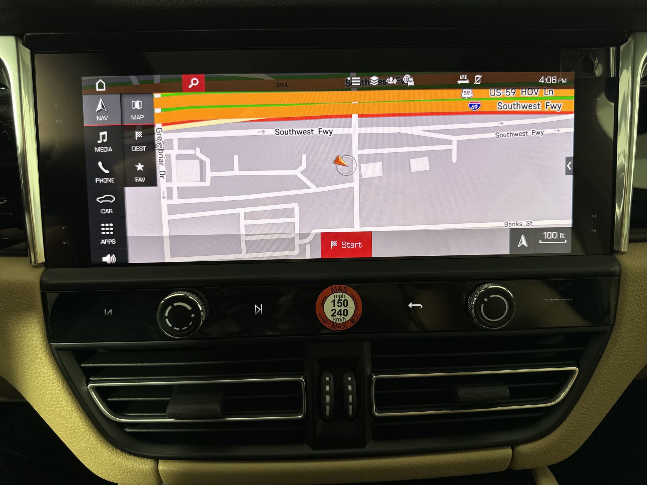 Certified 2025 Porsche Macan image 18