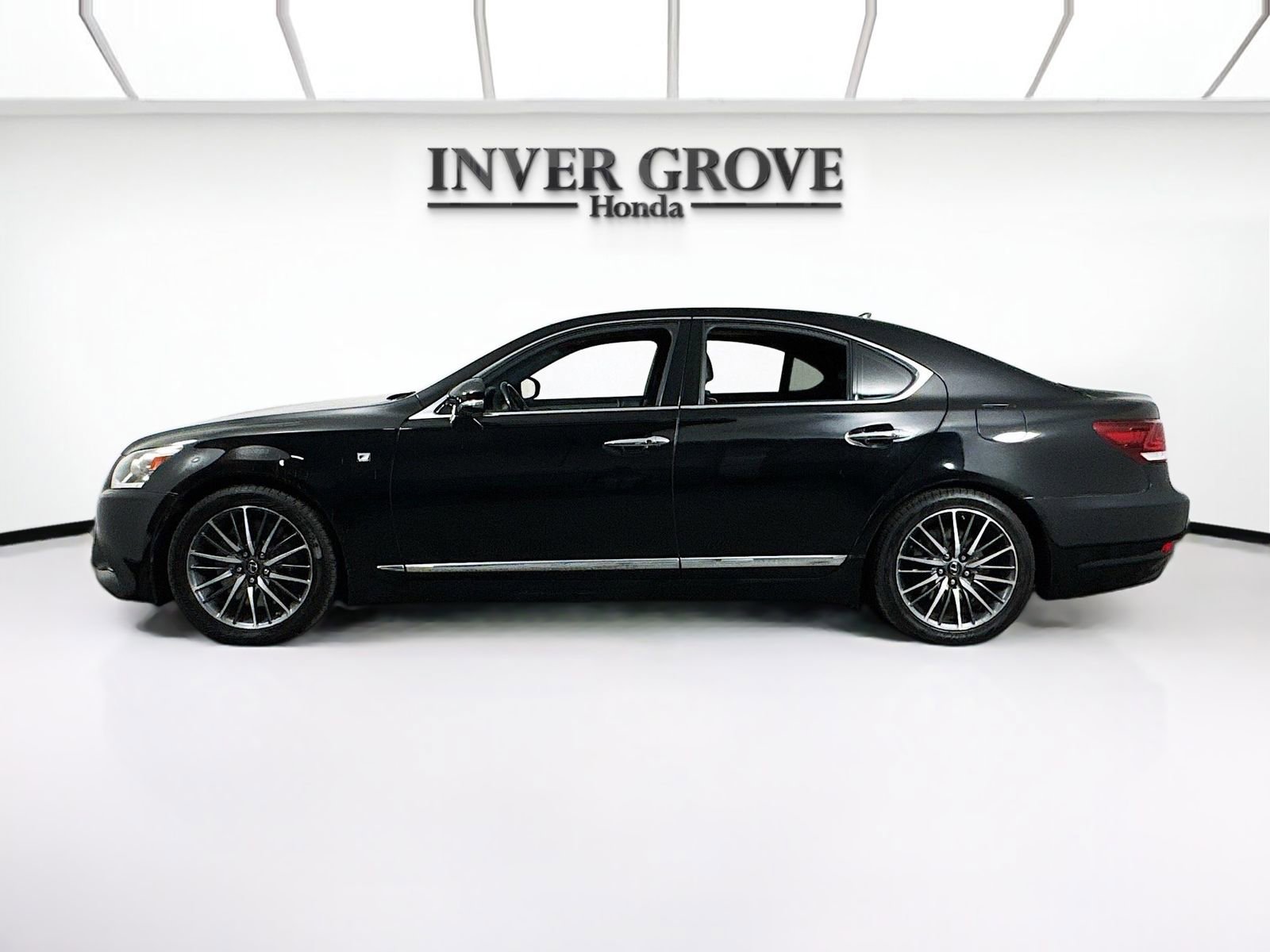 Used 2013 Lexus LS 460 AWD w/ F-Sport Pkg image 8