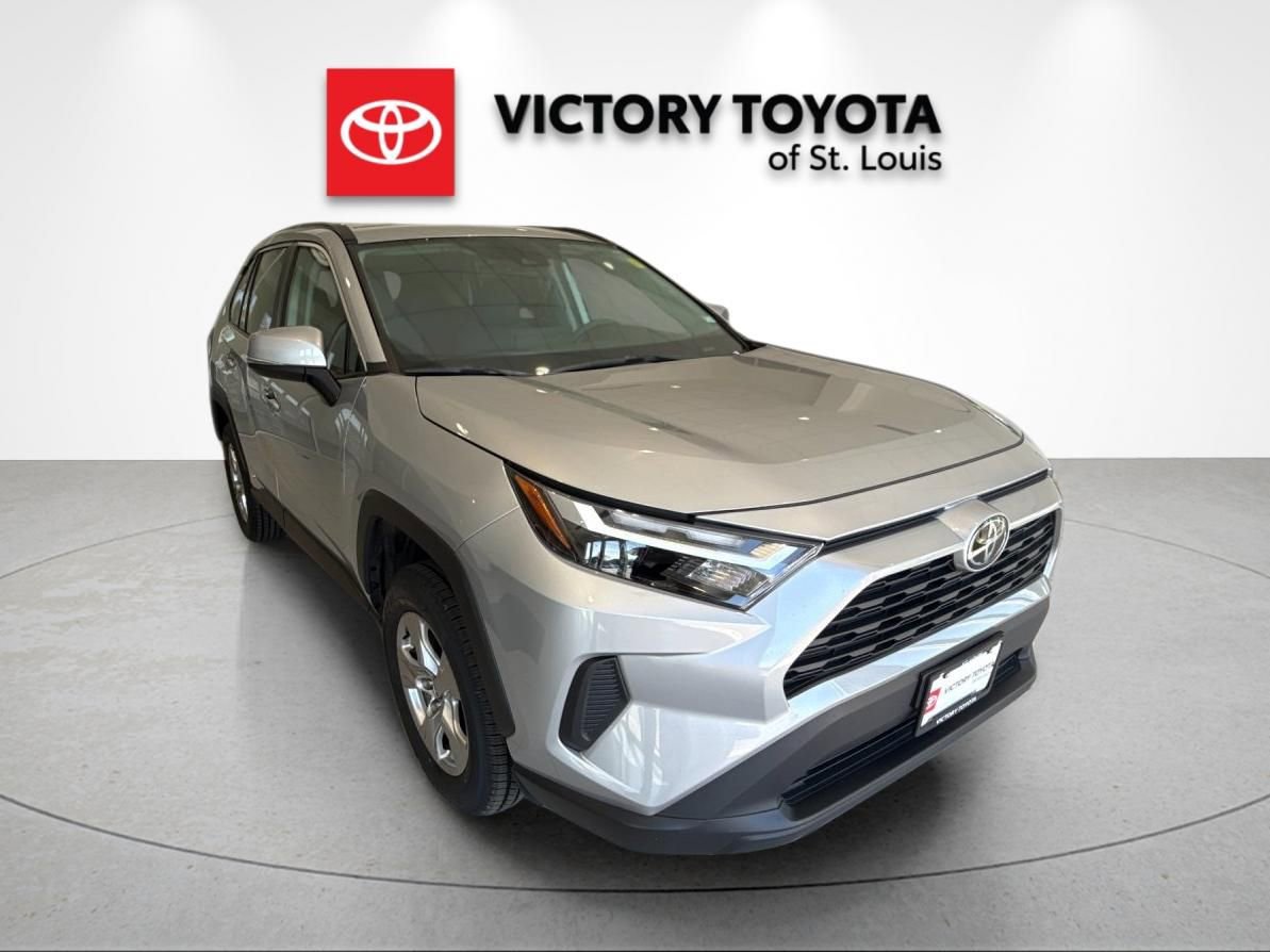 Used 2025 Toyota RAV4 XLE AWD/4WD image 1