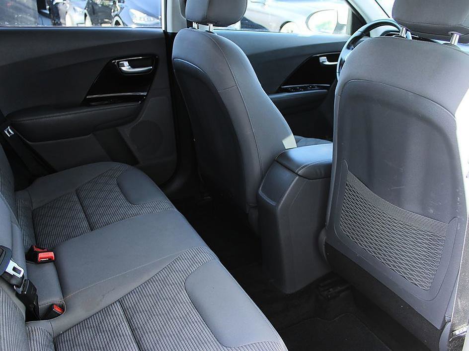 Used 2020 Kia Niro LXS FWD image 17