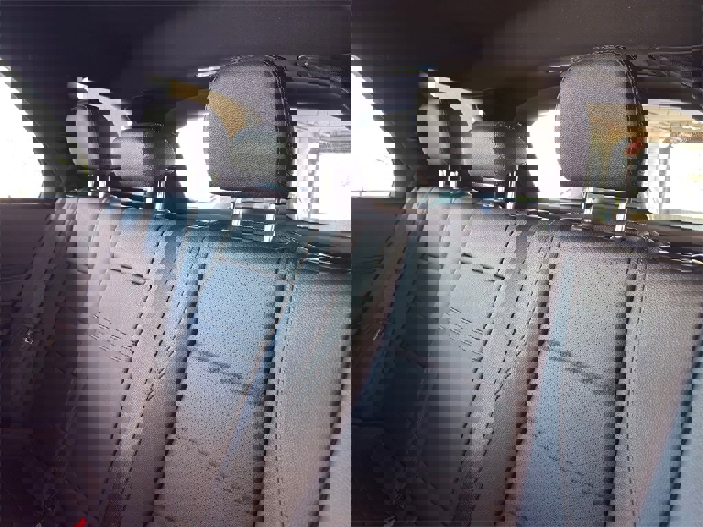 Used 2022 Mercedes-Benz GLE 350 w/ Premium Package image 29