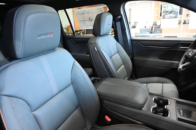 New 2026 GMC Acadia AT4 w/ Luxury Package AWD/4WD image 8