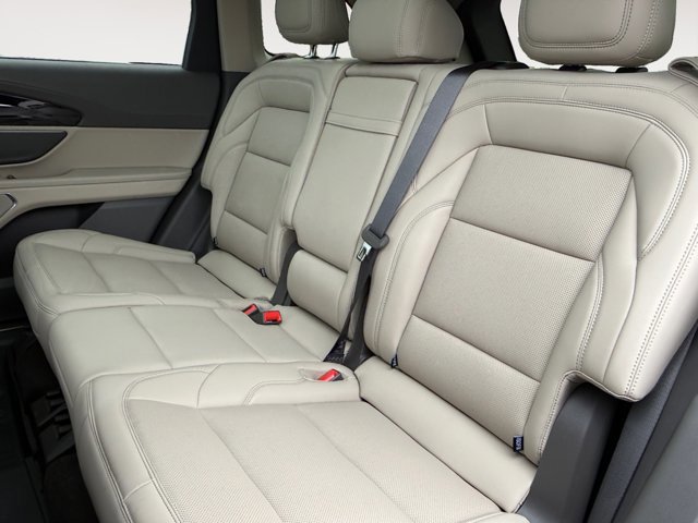 Used 2025 Lincoln Nautilus Premier w/ Equipment Group 102A image 15