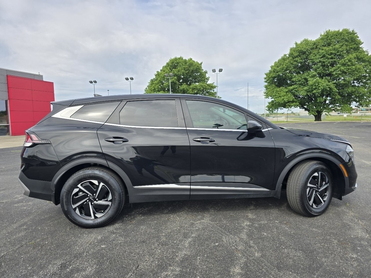 Used 2025 Kia Sportage LX FWD image 16